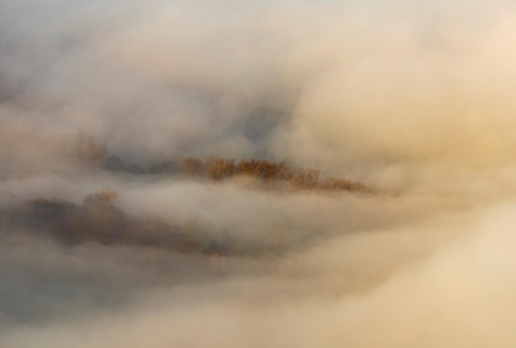 fotografie krajiny Velké Karlovice – podzimní krajina s lesem